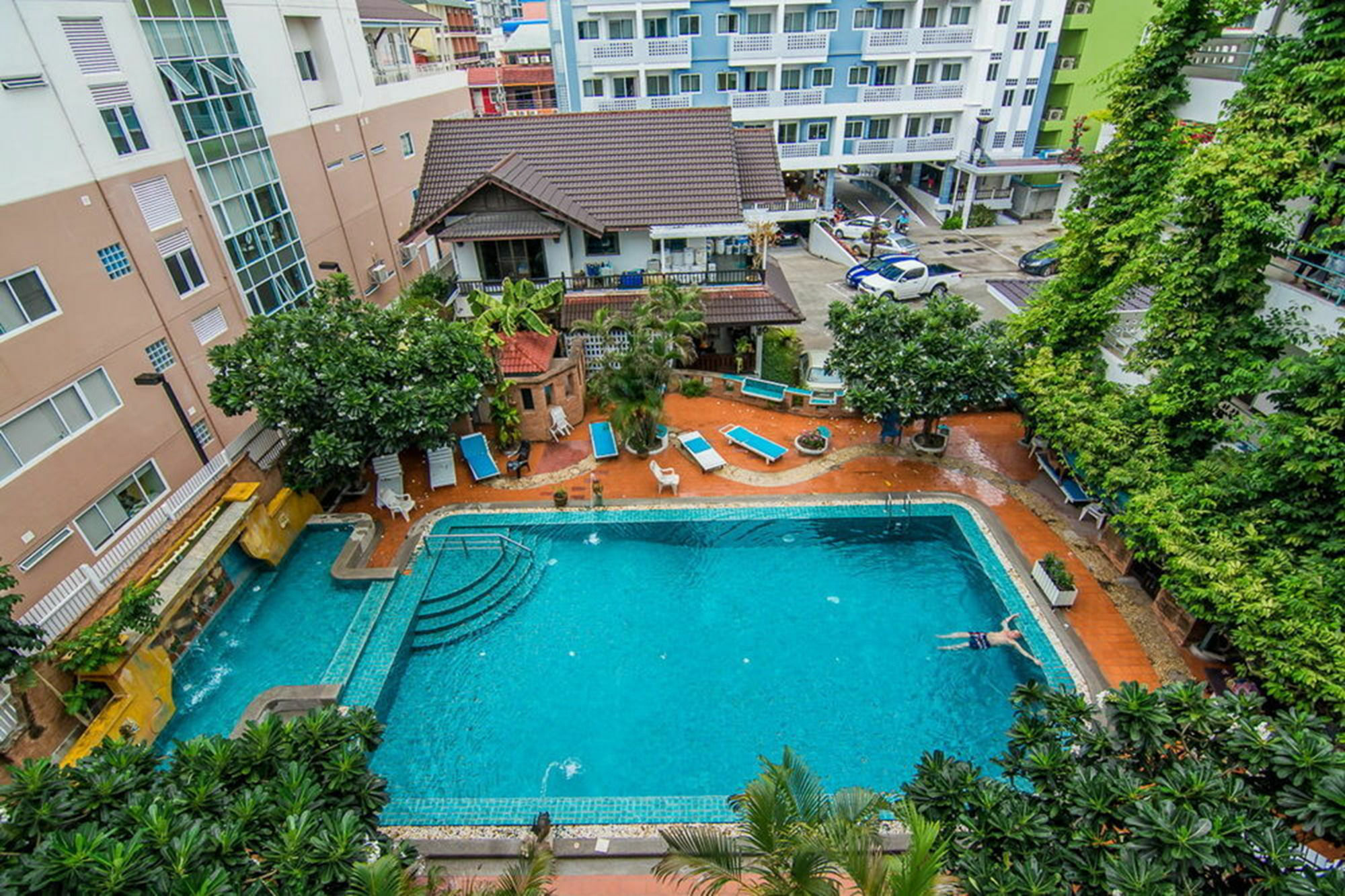 Sutus Court 5 Hotel Pattaya Exterior foto