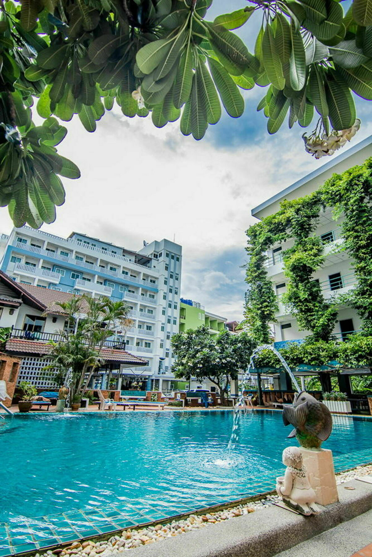 Sutus Court 5 Hotel Pattaya Exterior foto