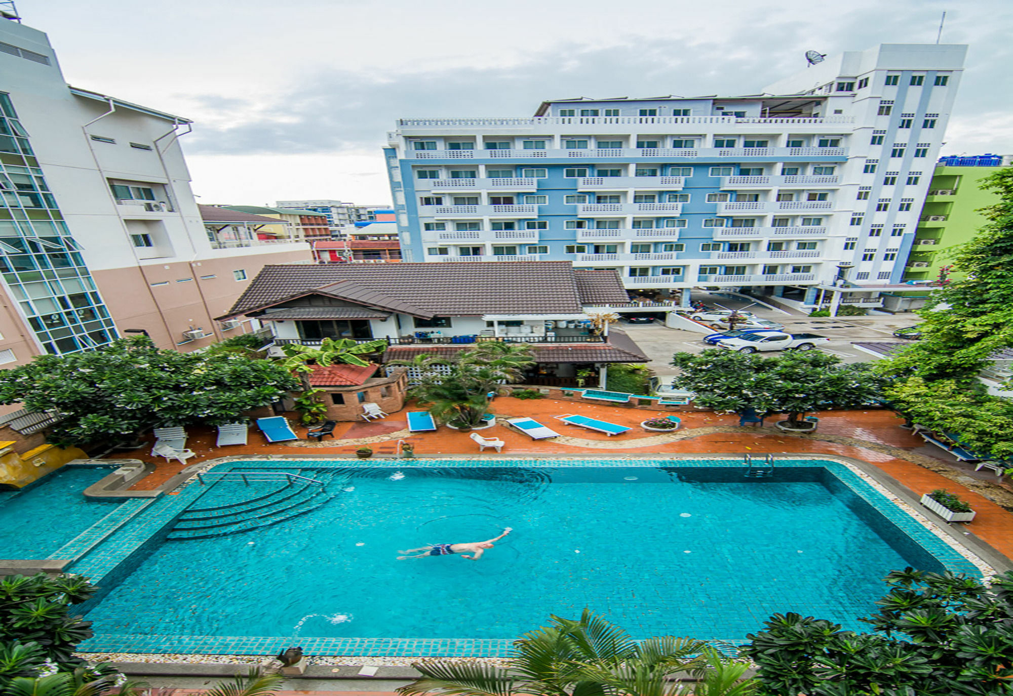 Sutus Court 5 Hotel Pattaya Exterior foto